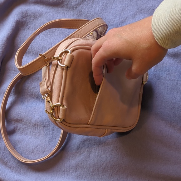 Pink cove crossbody - Picture 8 of 9